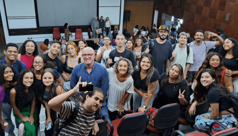 Alunos de Comunicação da UNISUAM participam de seminário na UERJ